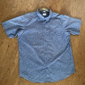 4/$40. Columbia 100% organic cotton, active fit! Men’s short sleeves!